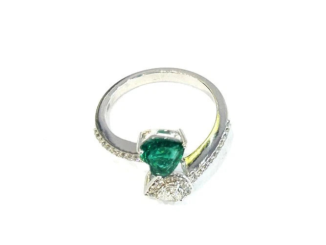 18K White Gold Heart Shaped Emerald & Diamond Heart Wrap Ring 1.00 Carats