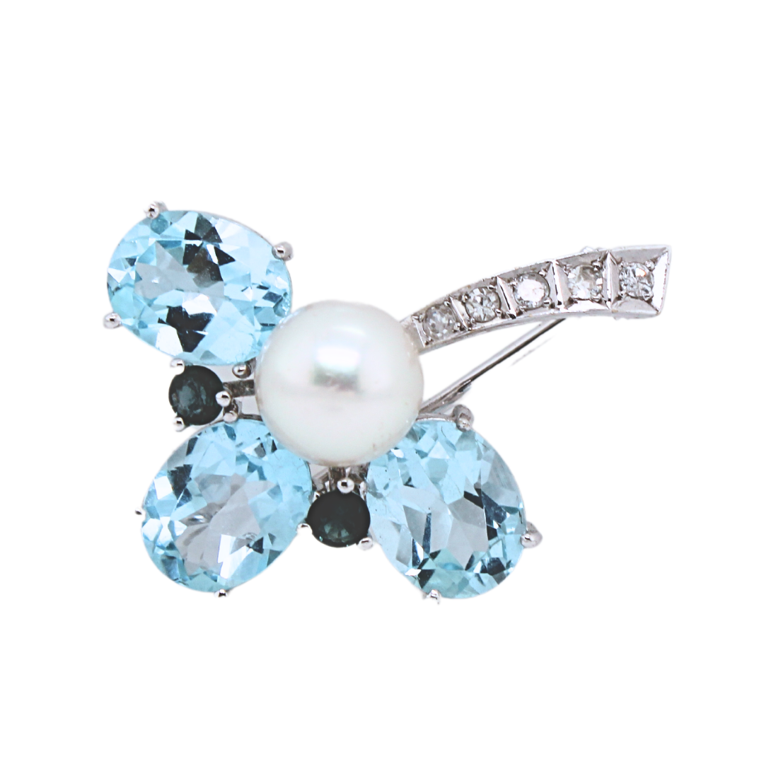 18k White Gold Flower Sapphire and Diamond Pin