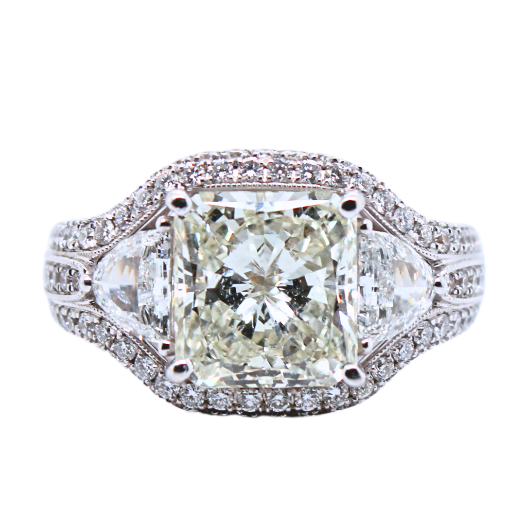 18k White Gold Radiant and Round Diamond Ring 4.68CTW
