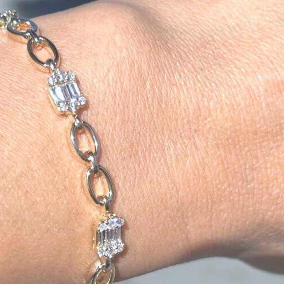 18k Yellow Gold Baguette & Round Diamond Bracelet 1.91 Carats