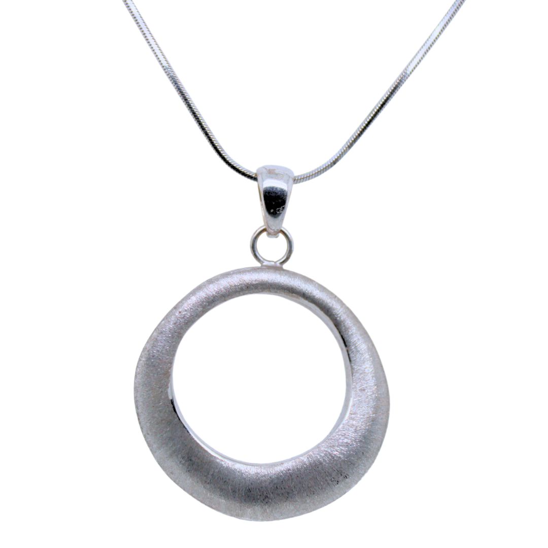 18K WHITE GOLD CIRCULAR PENDANT