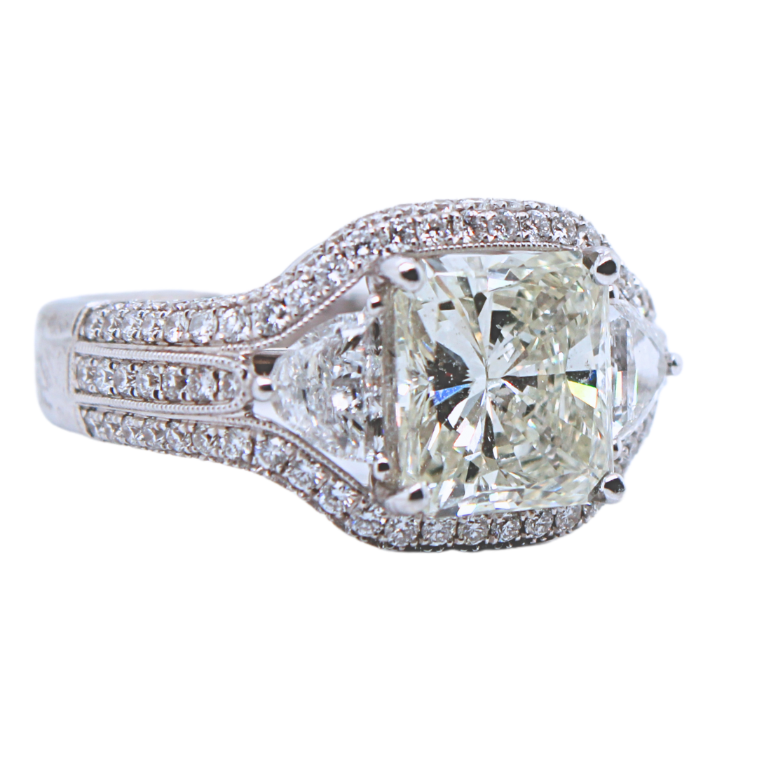 18k White Gold Radiant and Round Diamond Ring 4.68CTW