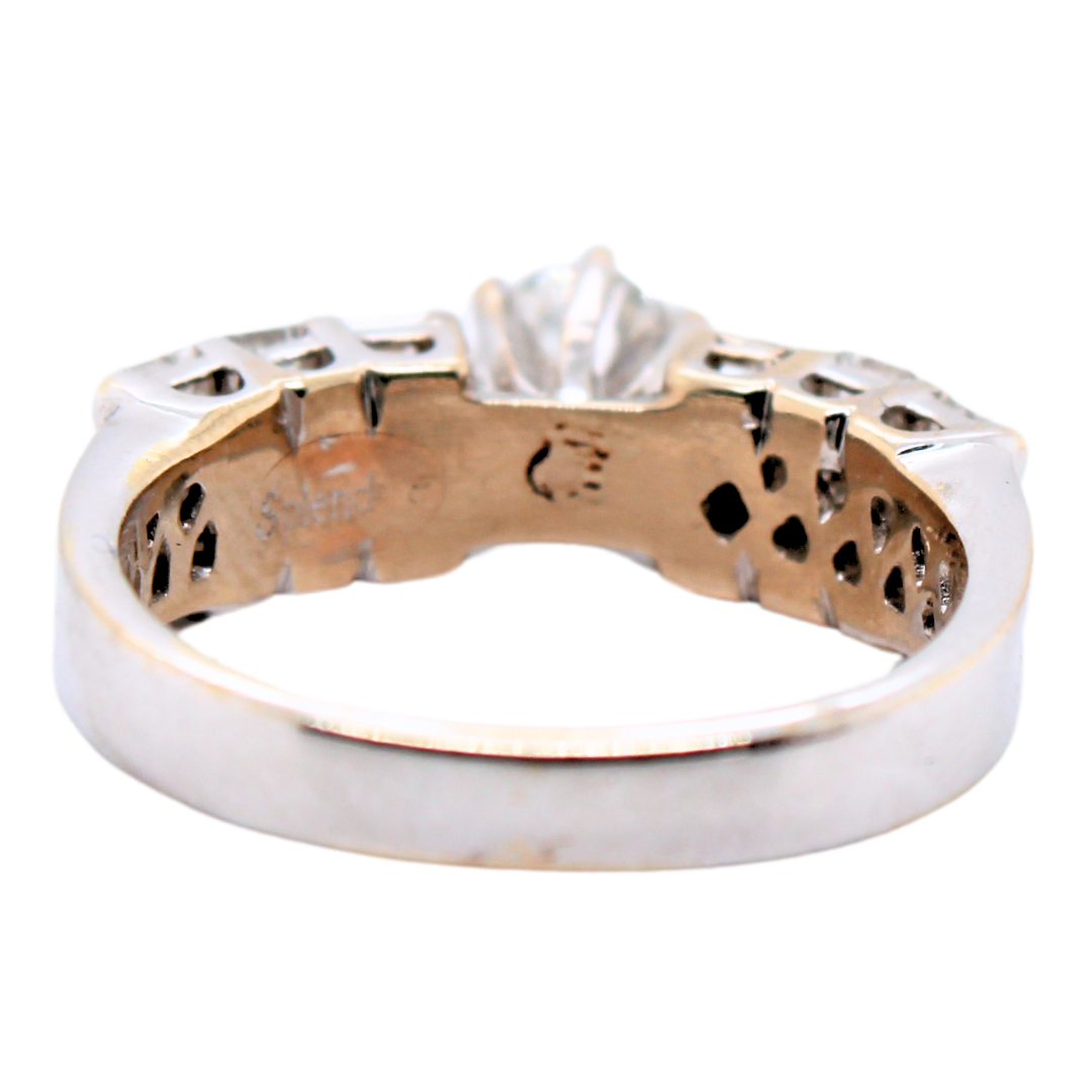 18k White Gold Engagement Ring 0.95CTW