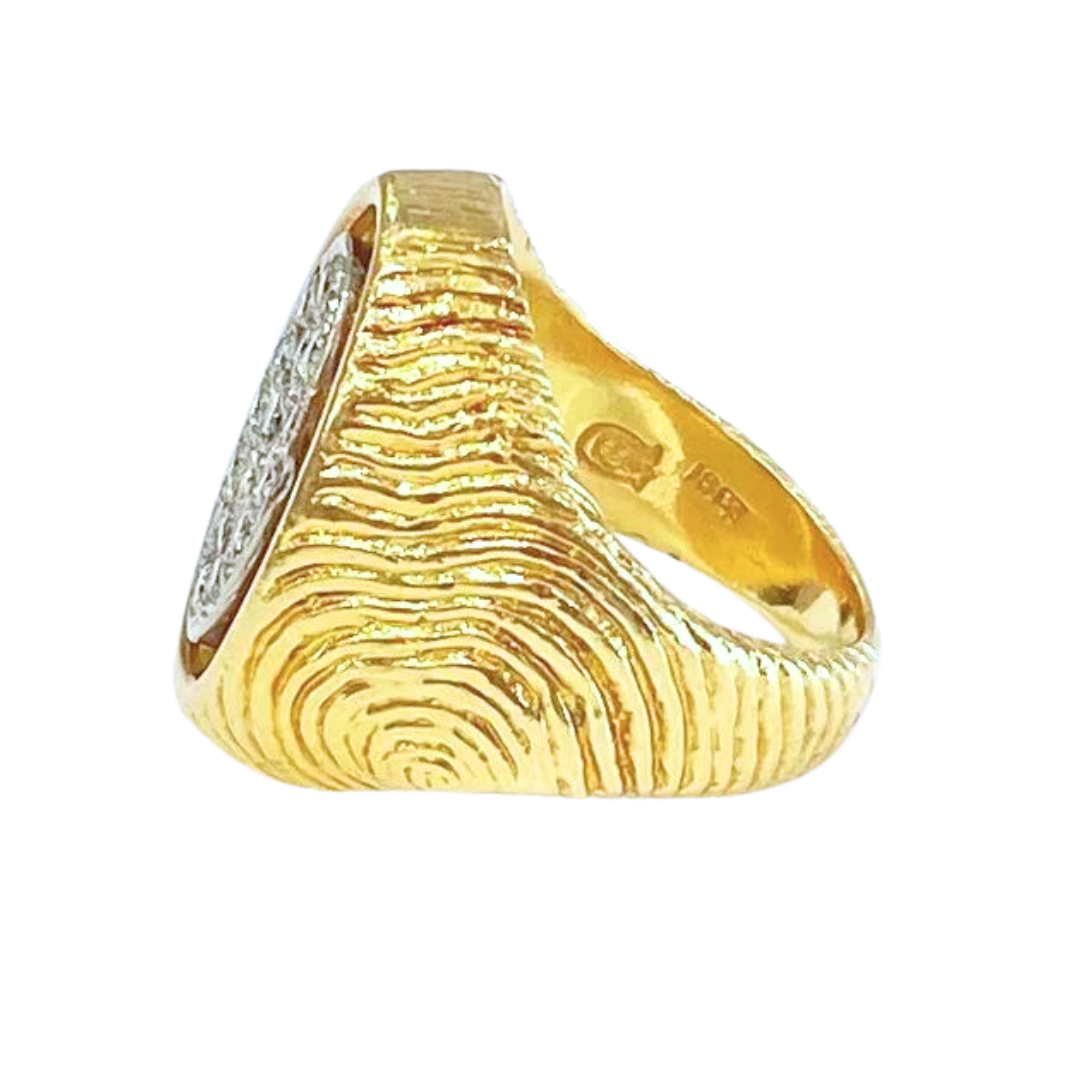 Diamond Oval 18KY Gold Signet Ring 0.70 Carats