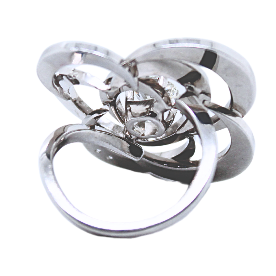 New Well Made 2.43ctw. Diamond Flower Ring in 18K White Gold Size 5 9.5 gram