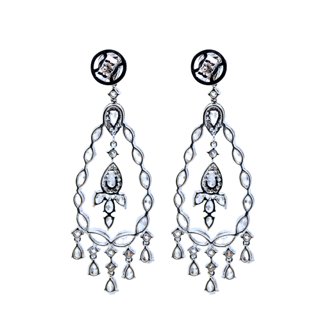 18k White Gold Pear Shape Diamond Dangling Earring