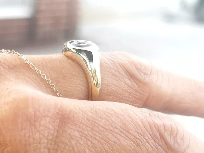 14K Yellow Gold Green Peridot & Black Enamel Signet Ring 0.18 Carats