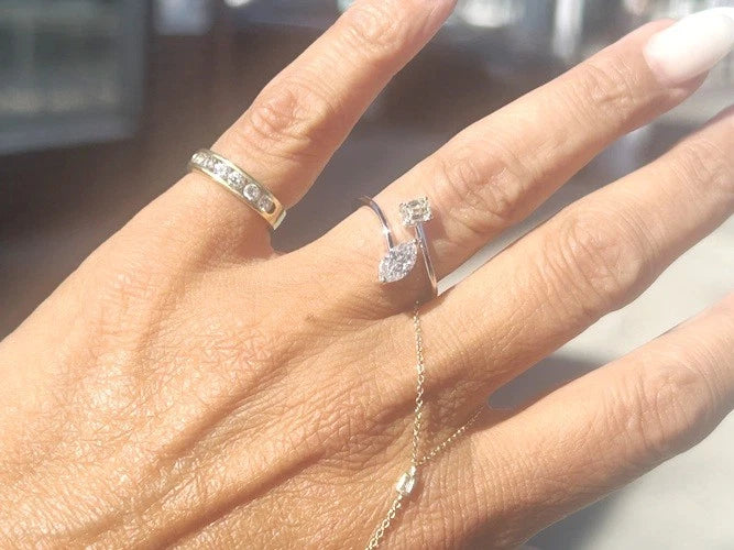 18K White Gold Pear & Emerald Diamond Crisscross Ring 0.83 Carats