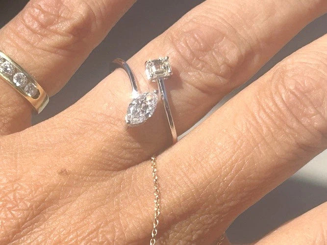 18K White Gold Pear & Emerald Diamond Crisscross Ring 0.83 Carats