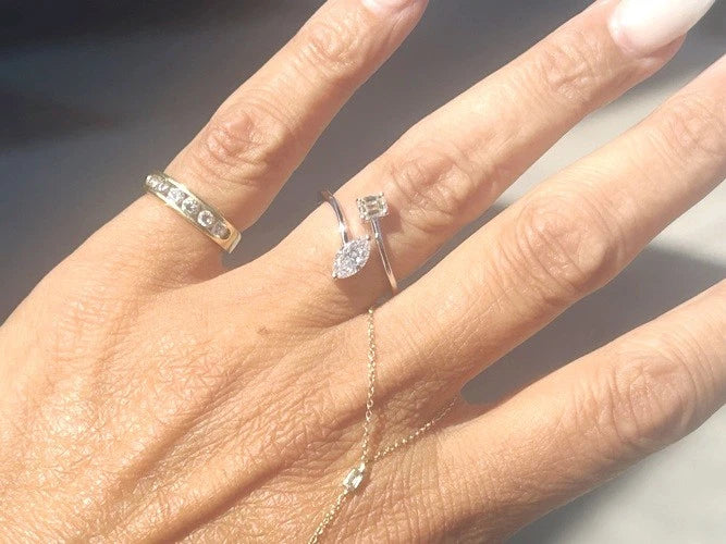 18K White Gold Pear & Emerald Diamond Crisscross Ring 0.83 Carats