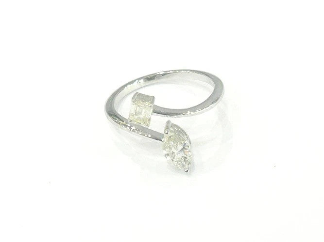 18K White Gold Pear & Emerald Diamond Crisscross Ring 0.83 Carats