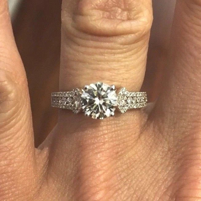 18K White Gold & Round Brilliant Cut Diamond Ring 2.40 Cts. GIA H, VVS1