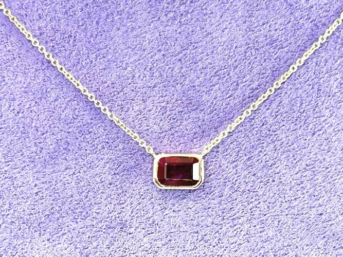 18K Yellow Gold Bezel Ruby Solitaire Ncklace 1.08 Carats
