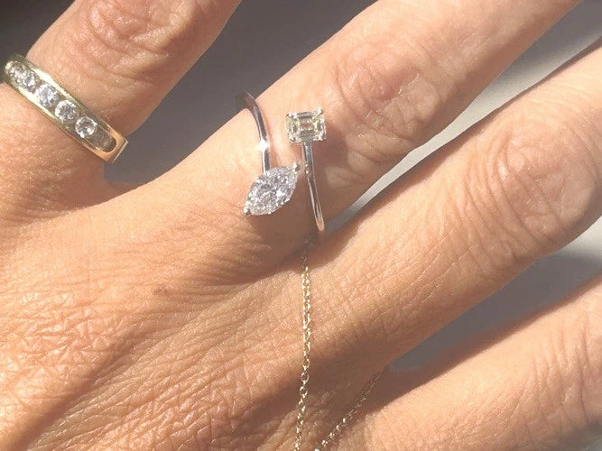 18K White Gold Pear & Emerald Diamond Crisscross Ring 0.83 Carats