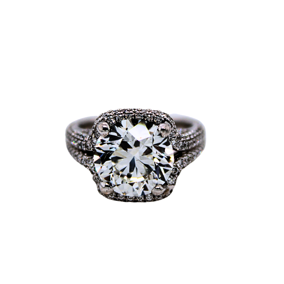 18K White Gold Round Brilliant Cut Diamond Ring