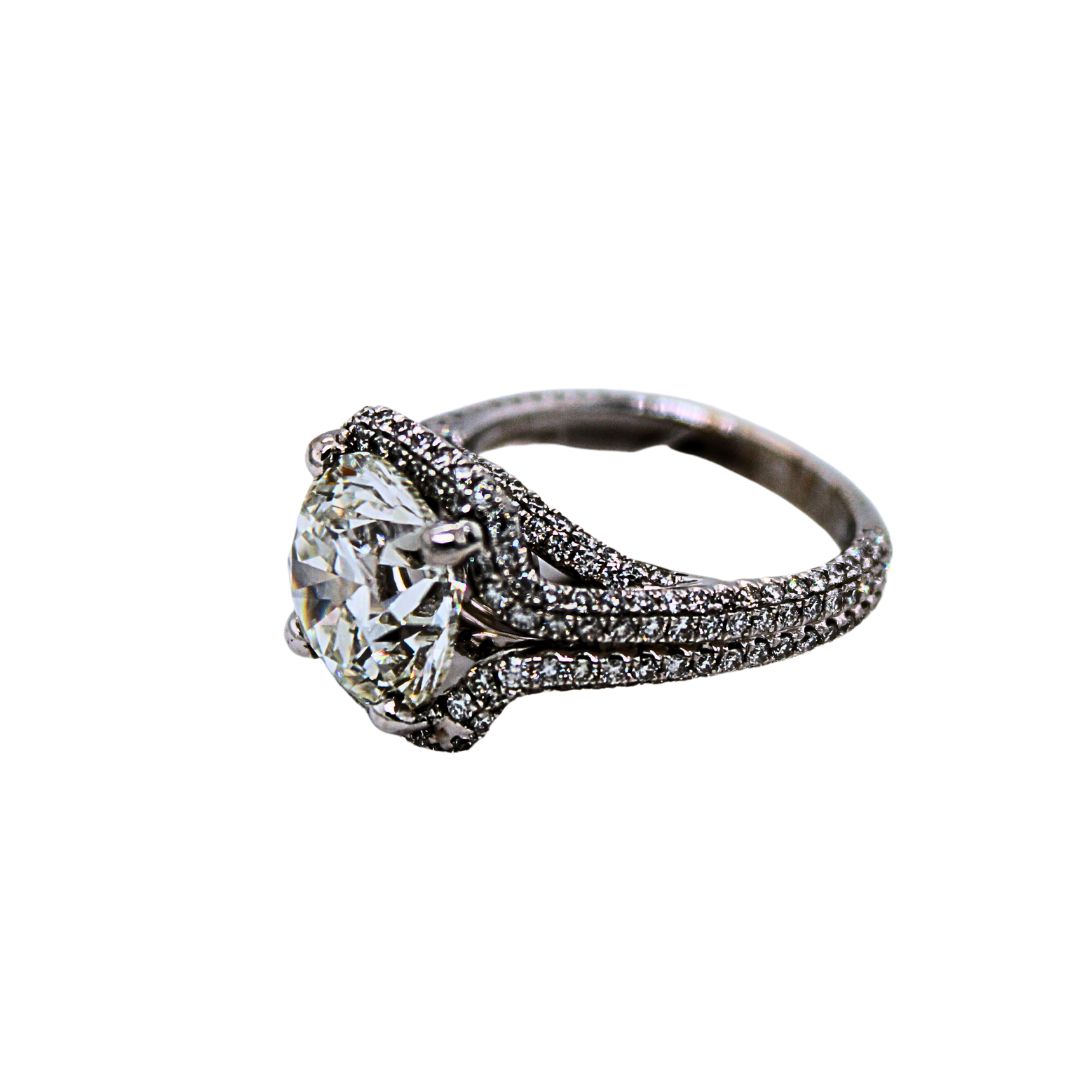 18K White Gold Round Brilliant Cut Diamond Ring