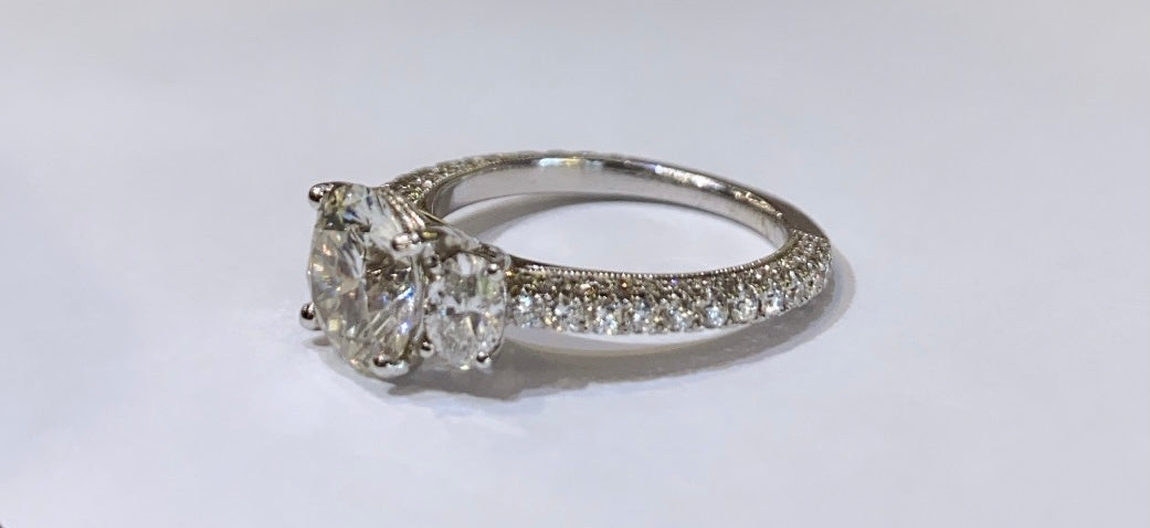 18K WHITE GOLD, 3-STONE WITH PAVE BAND, DIAMOND RING
