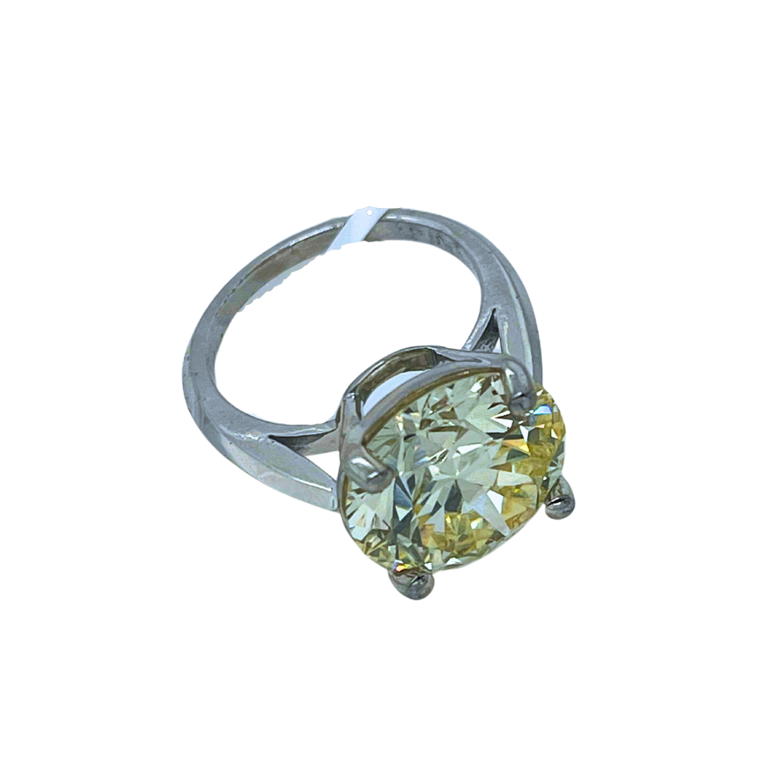 18K White Gold Round Brilliant Cut Diamond Ring