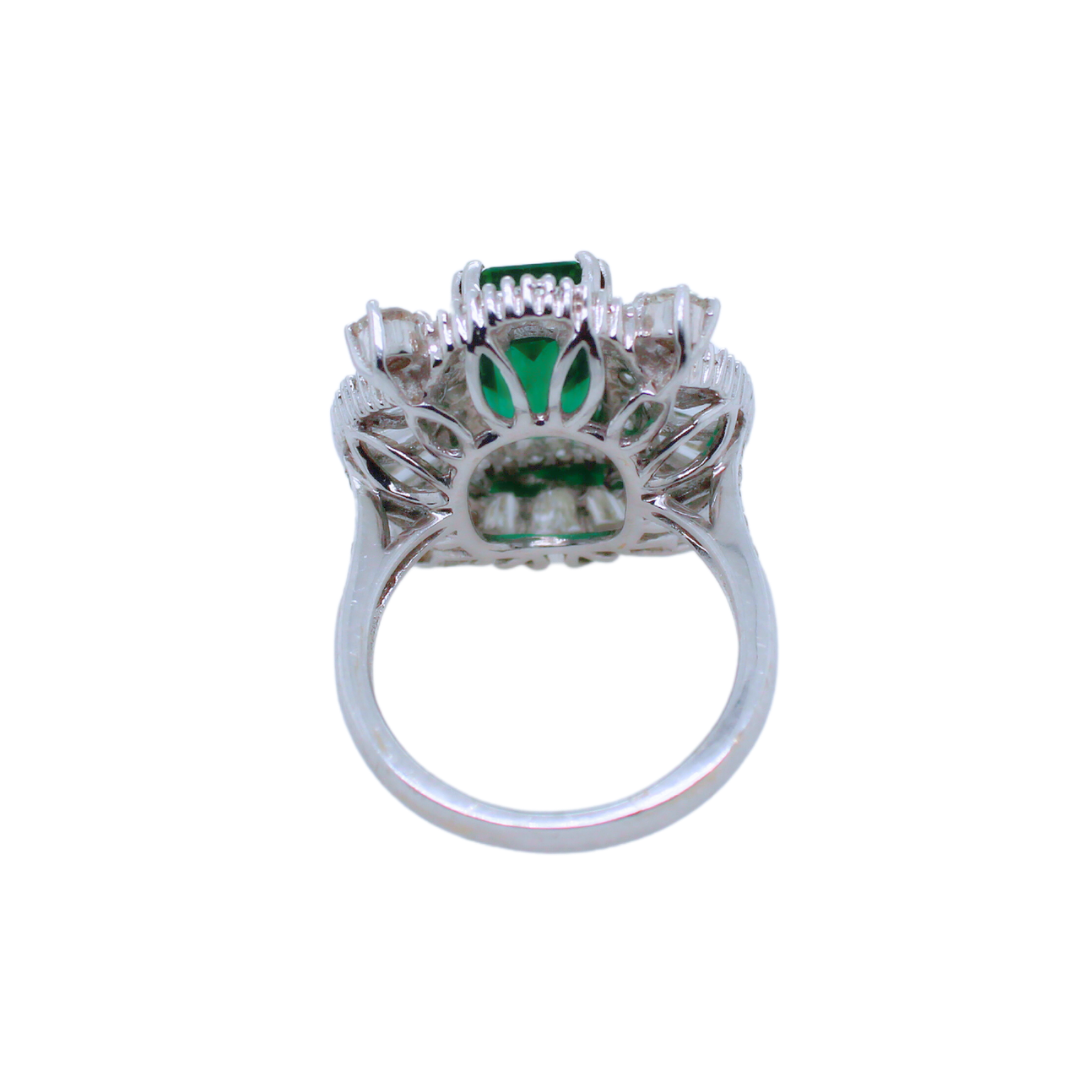 EMERALD BAGUETTE ROUND DIAMOND