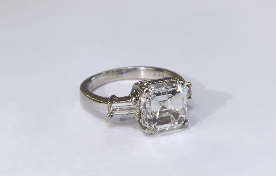 18K WHITE GOLD, VINTAGE 3 STONE DIAMOND ENGAGEMENT RING