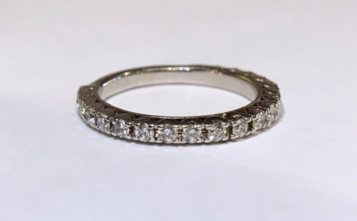 18K WHITE GOLD PRINCESS CUT DIAMOND RING WITH MATCHING BAND