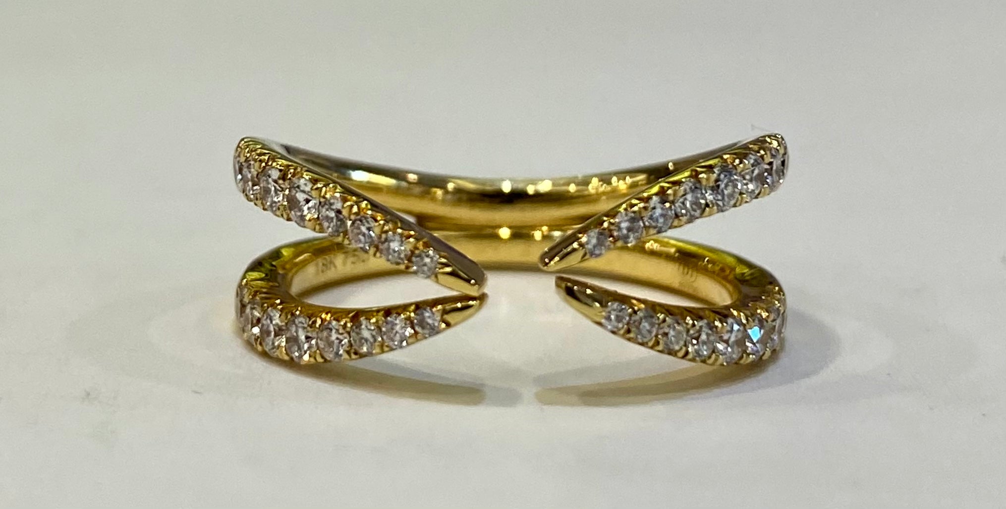 18KYG Double V Diamond Ring