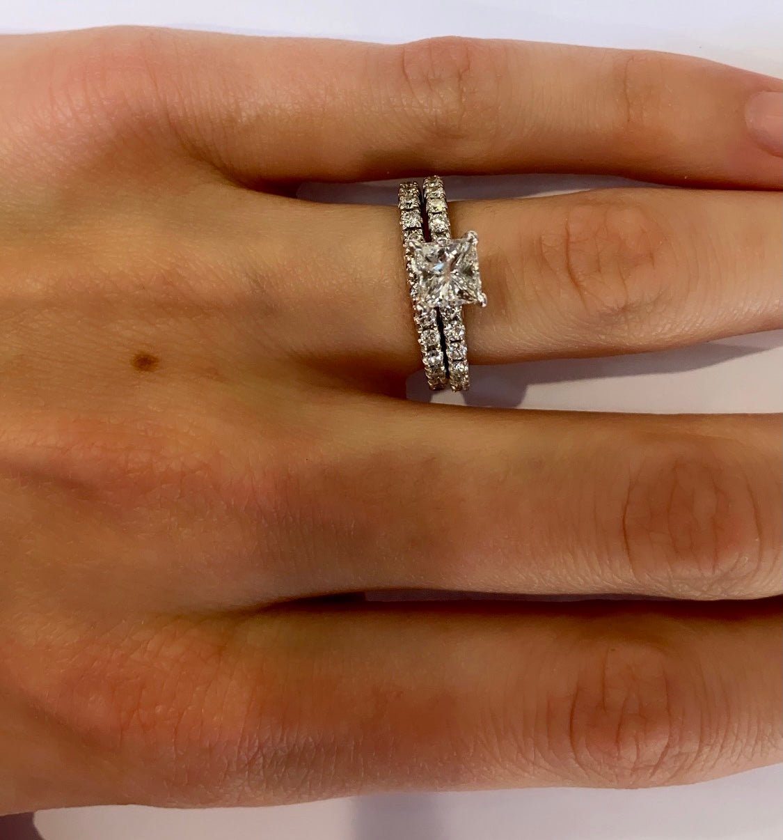 18K WHITE GOLD PRINCESS CUT DIAMOND RING WITH MATCHING BAND