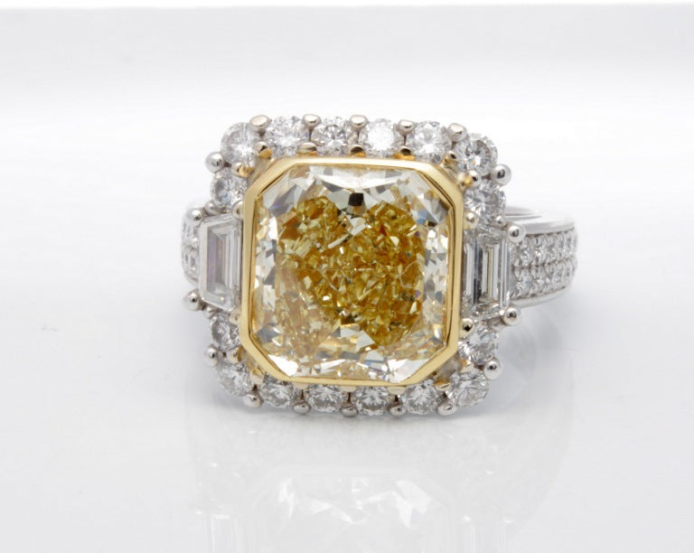 18KWYG FANCY YELLOW RADIANT CUT DIAMOND RING