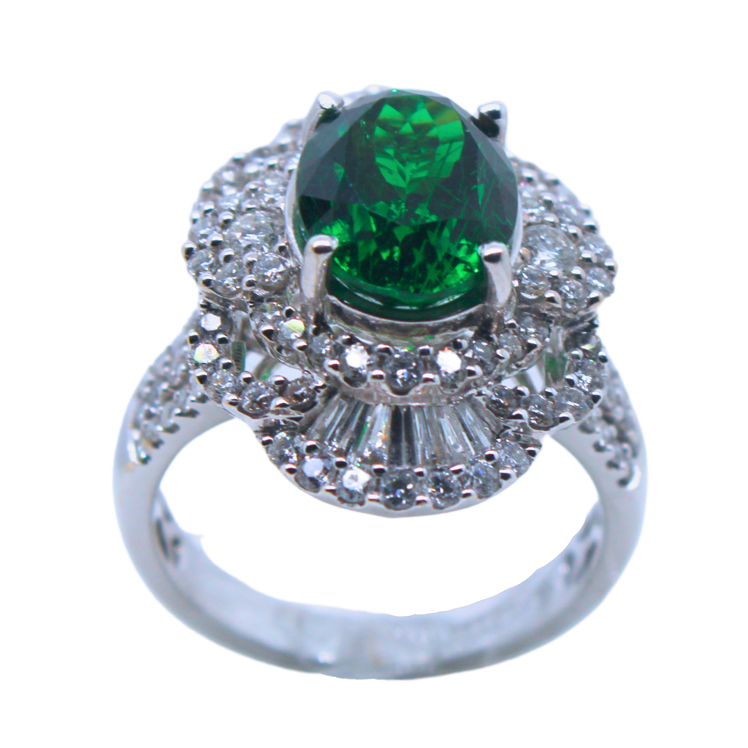 18k White Gold Oval Tsavorite and Diamond Ring with GIA