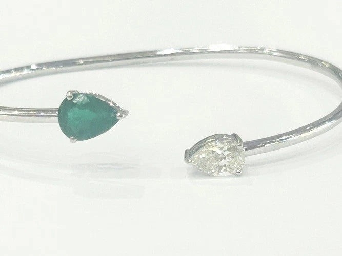 18K White Gold Sleek Emerald & pear Shape Cuff Bangle 1.54 Carat Total Weight