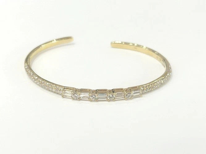 18K Yellow Gold Round & Baguette Diamond Cuff Bracelet 2.02 Carat Total Weight