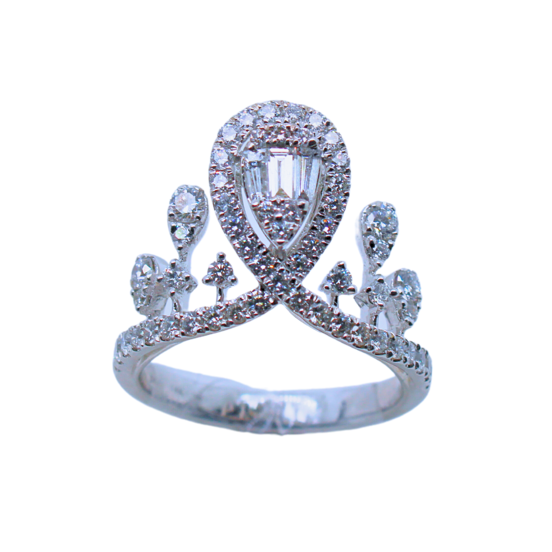 18k White Gold Crown Diamond Ring