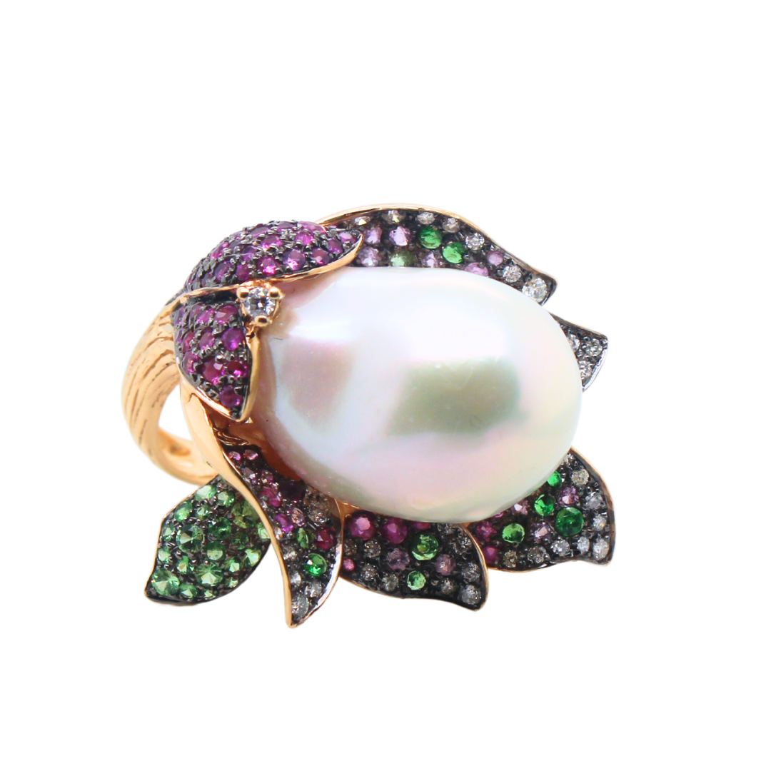 18k Yellow Gold Baroque Pearl and Diamond Ring