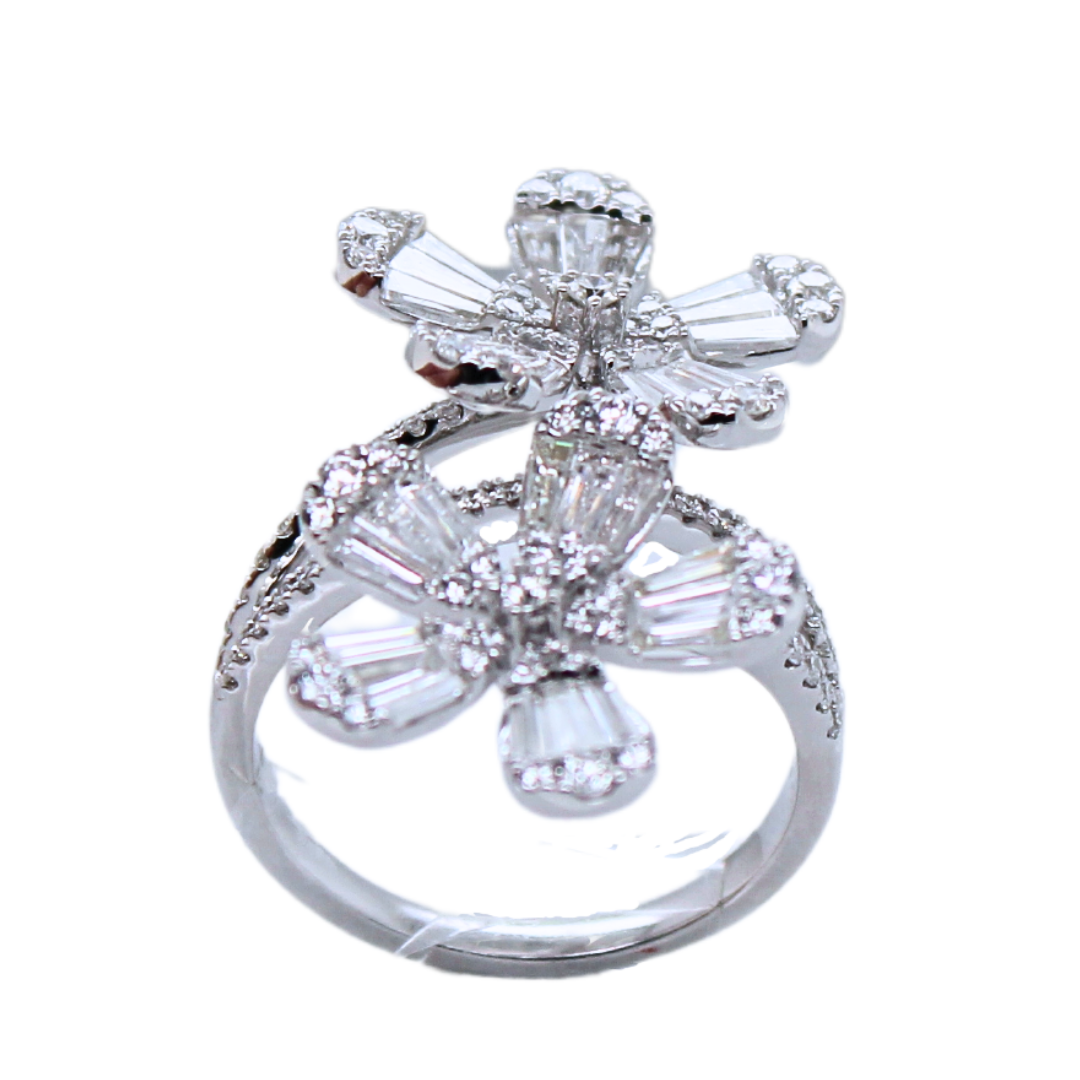 18K WHITE GOLD FLOWER RING