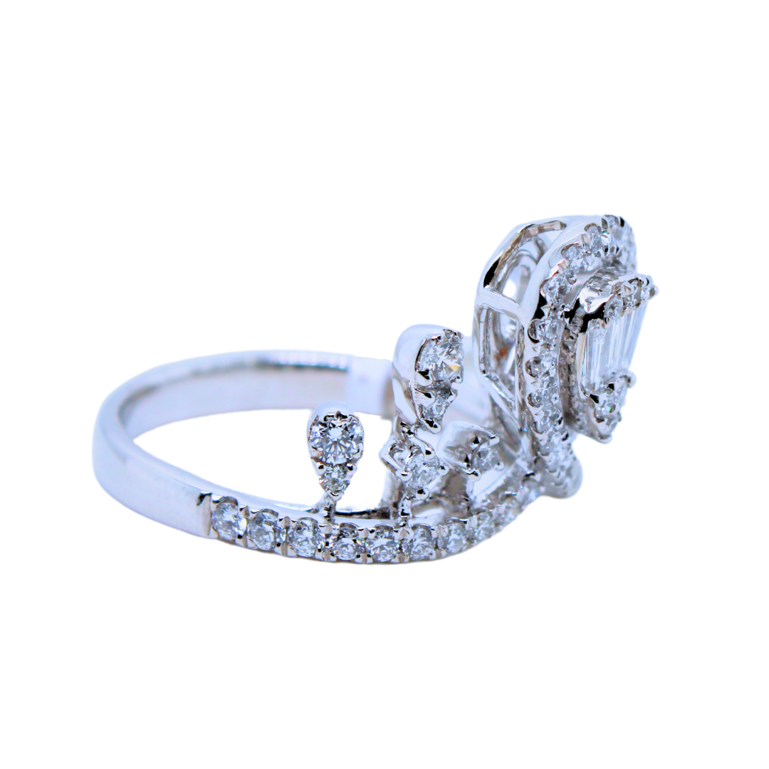 18k White Gold Crown Diamond Ring