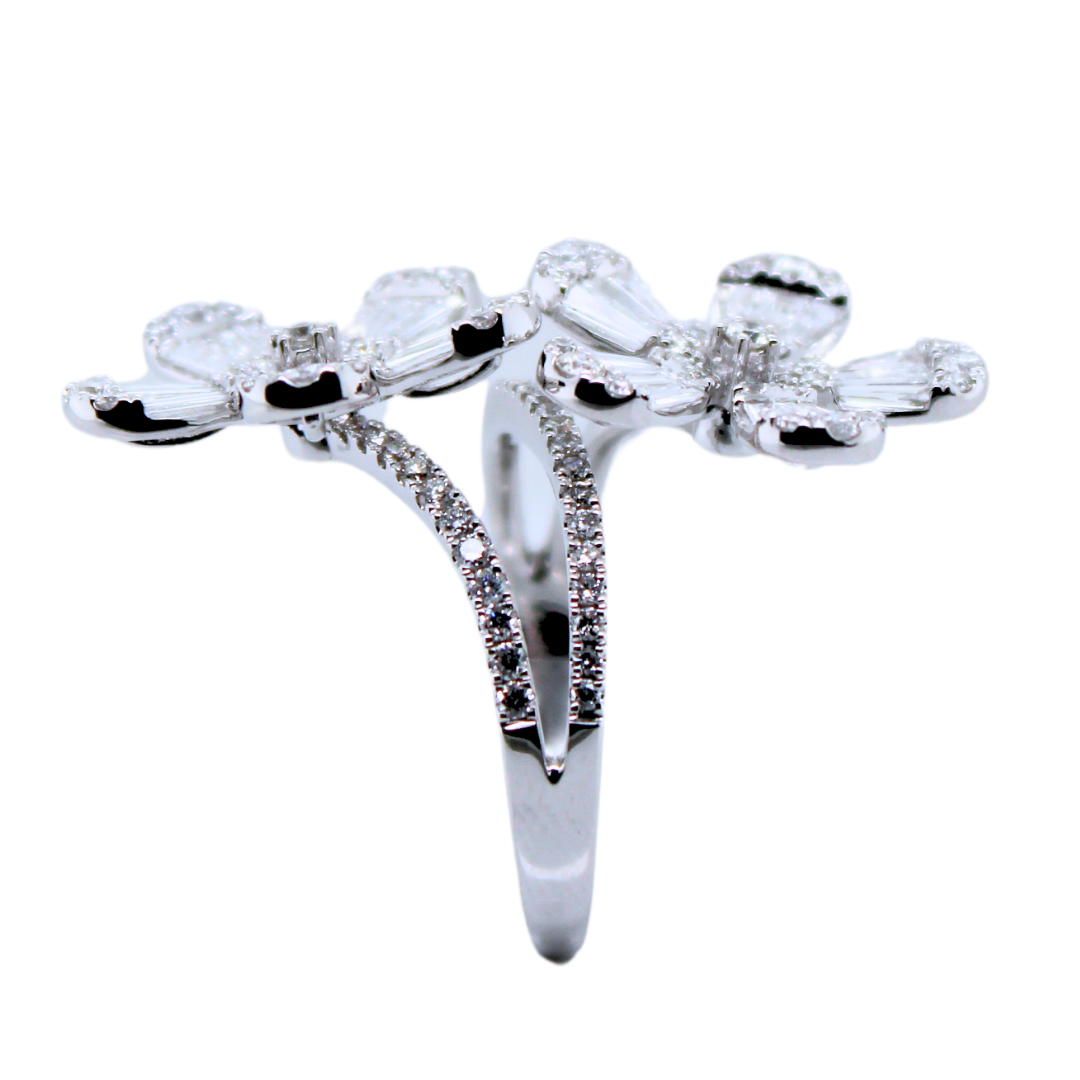 18K WHITE GOLD FLOWER RING