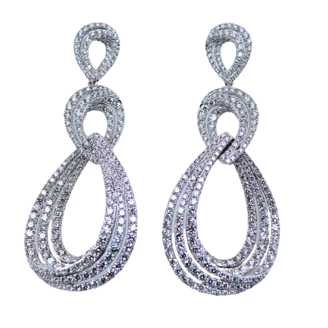 18k White Gold Diamond Dangling Earrings