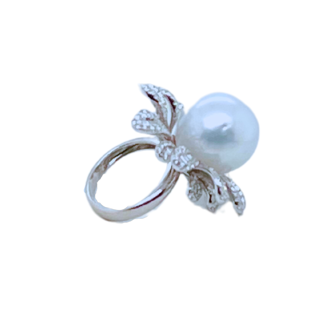 18K White Gold Diamond and Pearl Ring