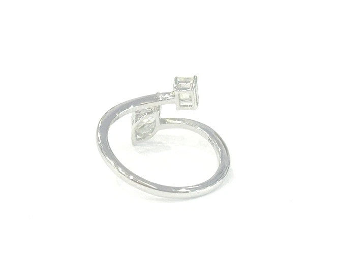 18K White Gold Pear & Emerald Diamond Crisscross Ring 0.83 Carats