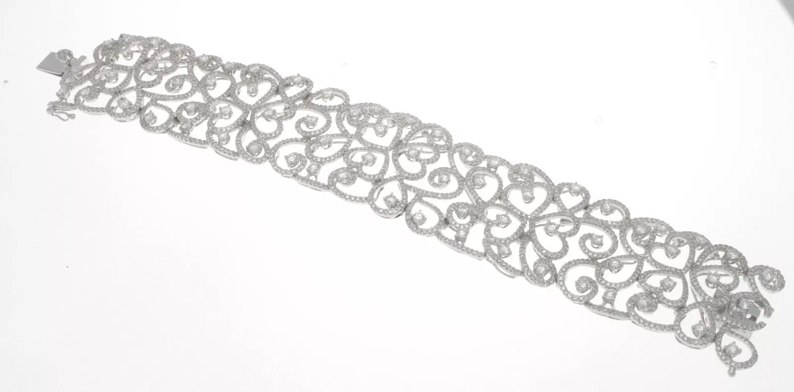 New Beautiful 11.00 ctw. Diamond Heart Bracelet 18 k White Gold Size 7' 50.64 g