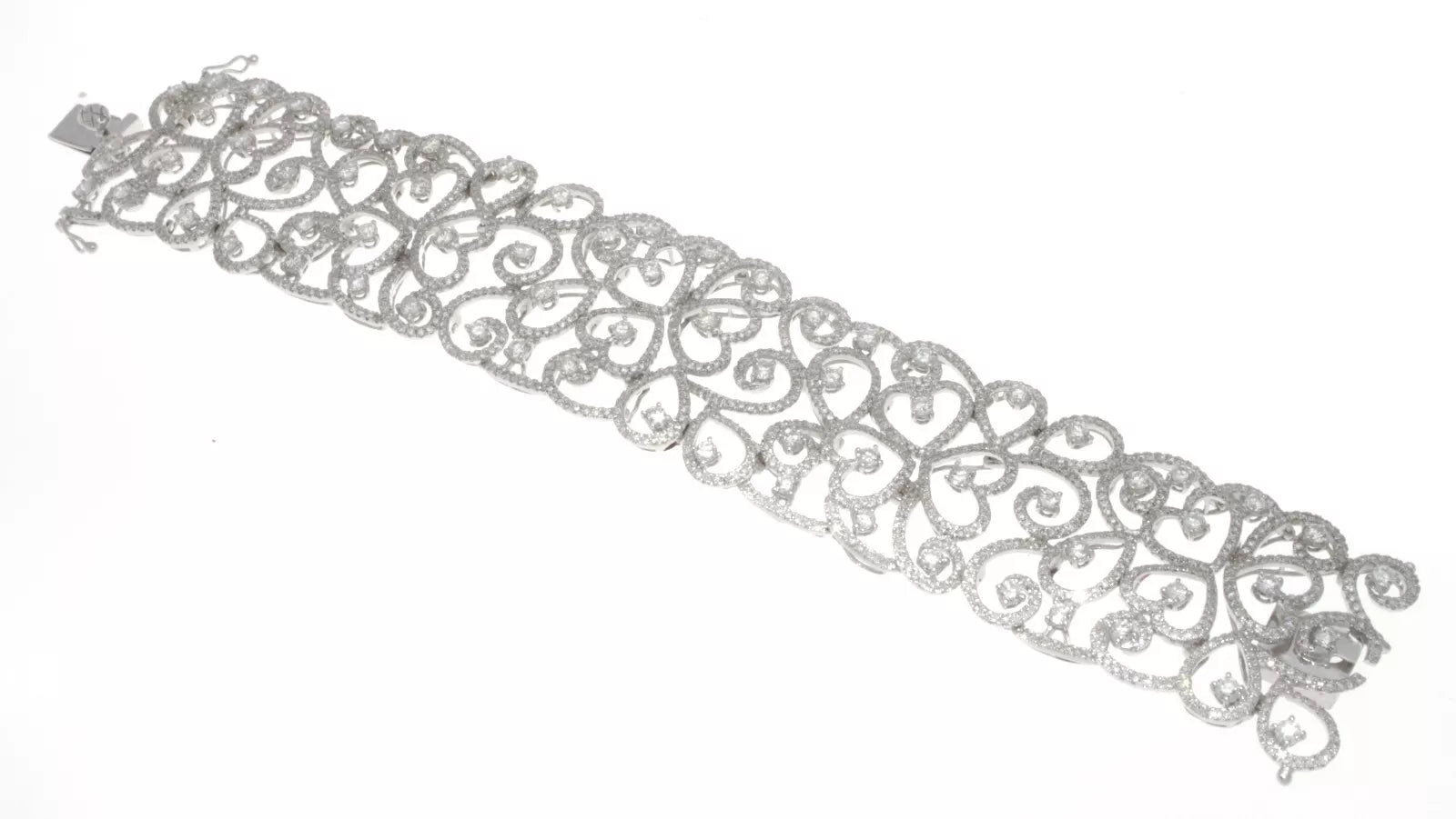 New Beautiful 11.00 ctw. Diamond Heart Bracelet 18 k White Gold Size 7' 50.64 g