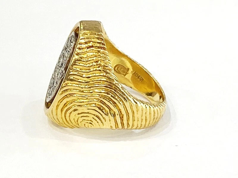 Diamond Oval 18KY Gold Signet Ring 0.70 Carats