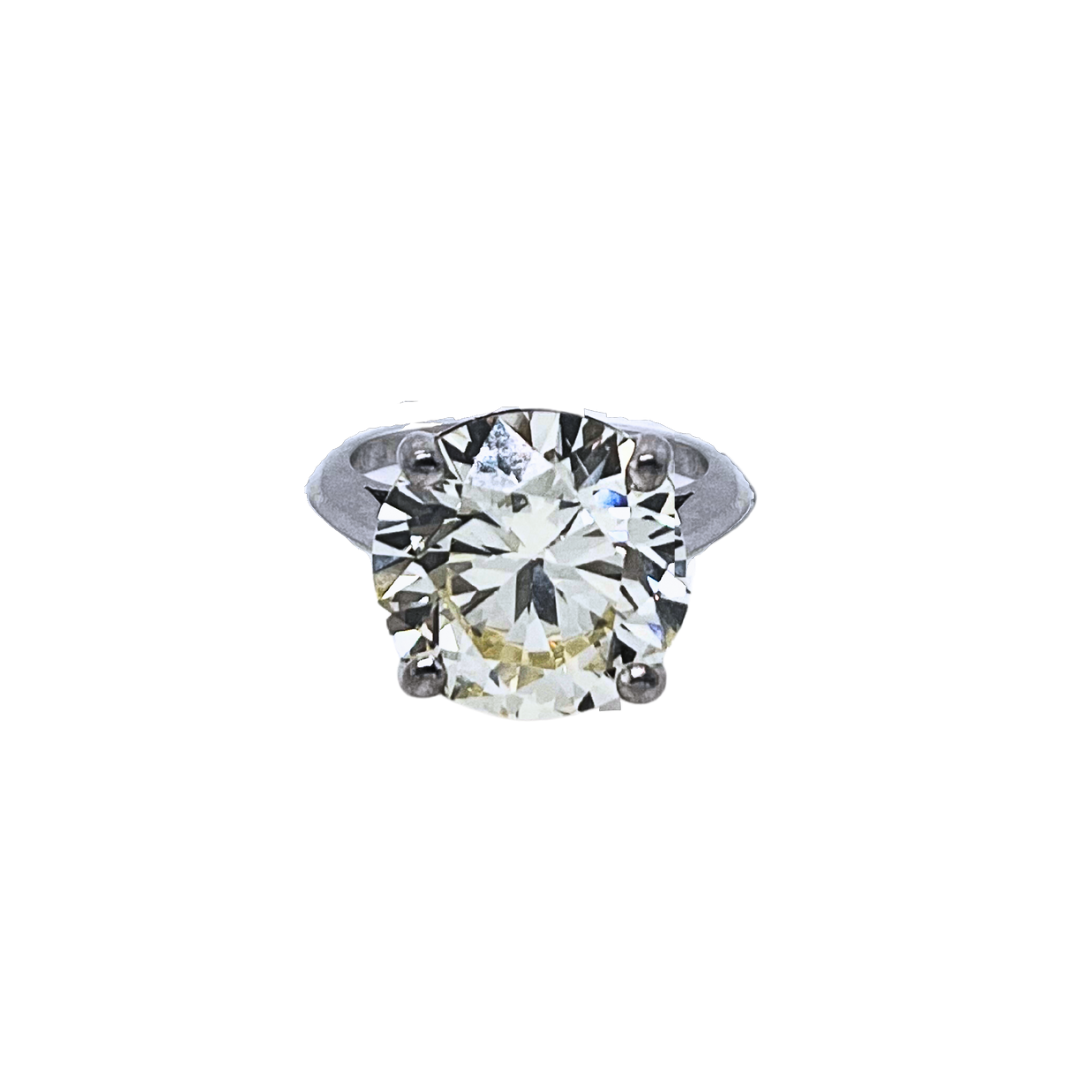 18K White Gold Round Brilliant Cut Diamond Ring