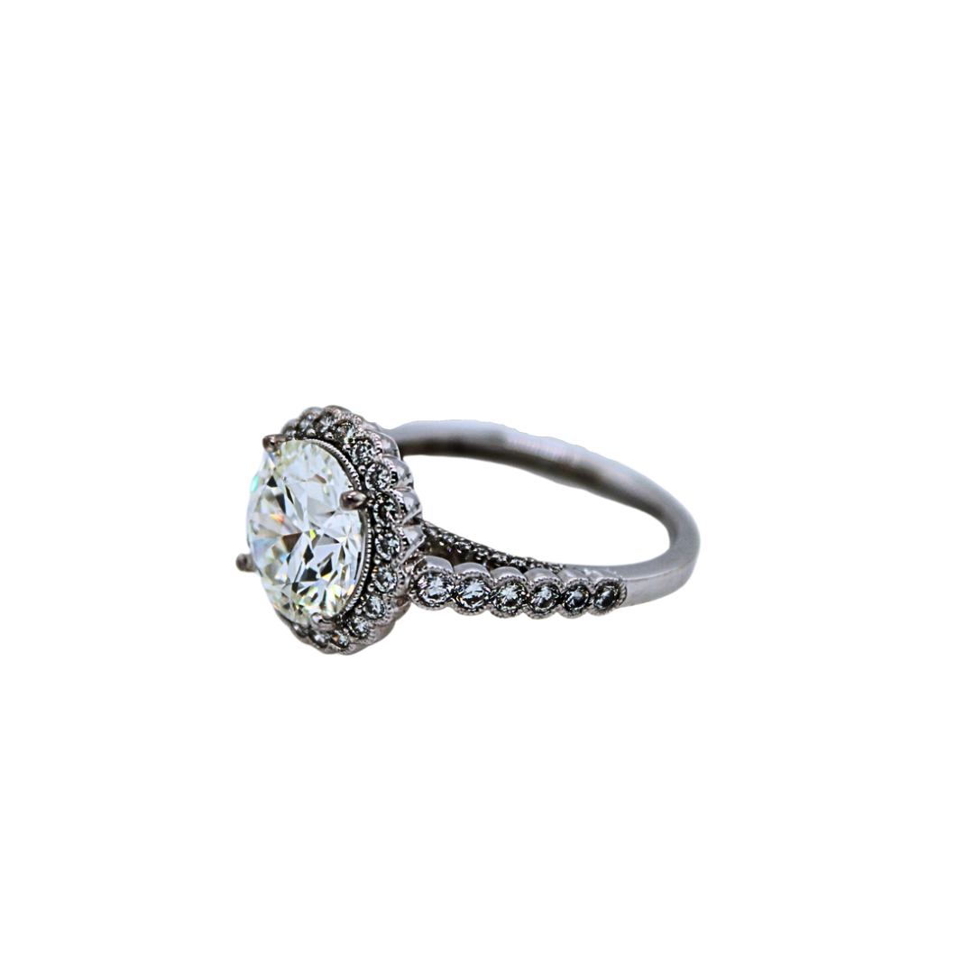 18K White Gold Round Brilliant Cut Diamond Ring